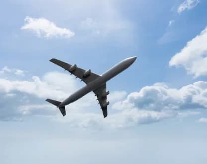 ¿Es mas barato comparar un billete de avión en el ultimo momento?